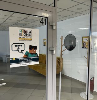 Таблички на дверь для IT курсов, школы программирования в Бресте, Кобрине